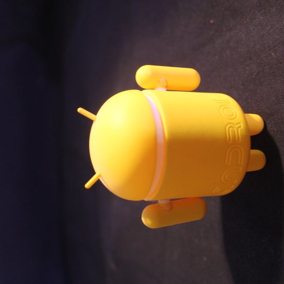 yellow android figure - Picture 3 of 4